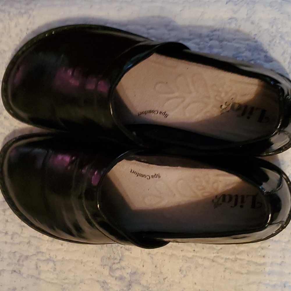 Nursing shoes